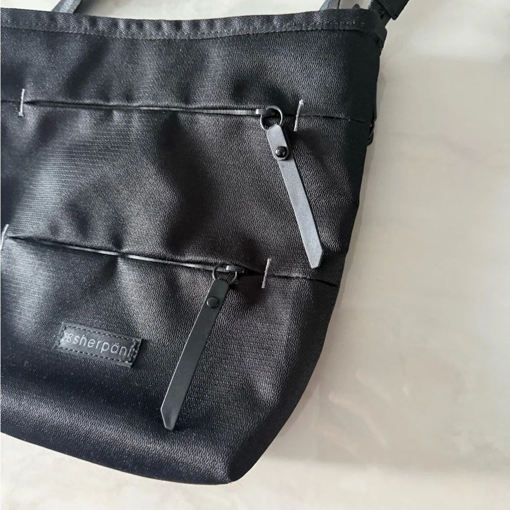 Like New Sherpani Sadie Crossbody Bag Black - Picture 3 of 10
